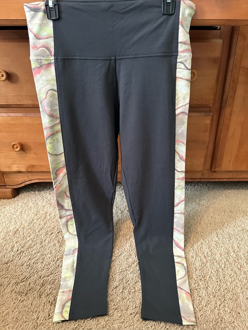 NWT VICTORIA SPORT CROPPED LEGGINGS